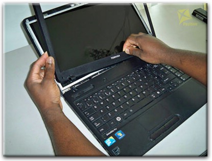 Замена экрана ноутбука Toshiba в Орле